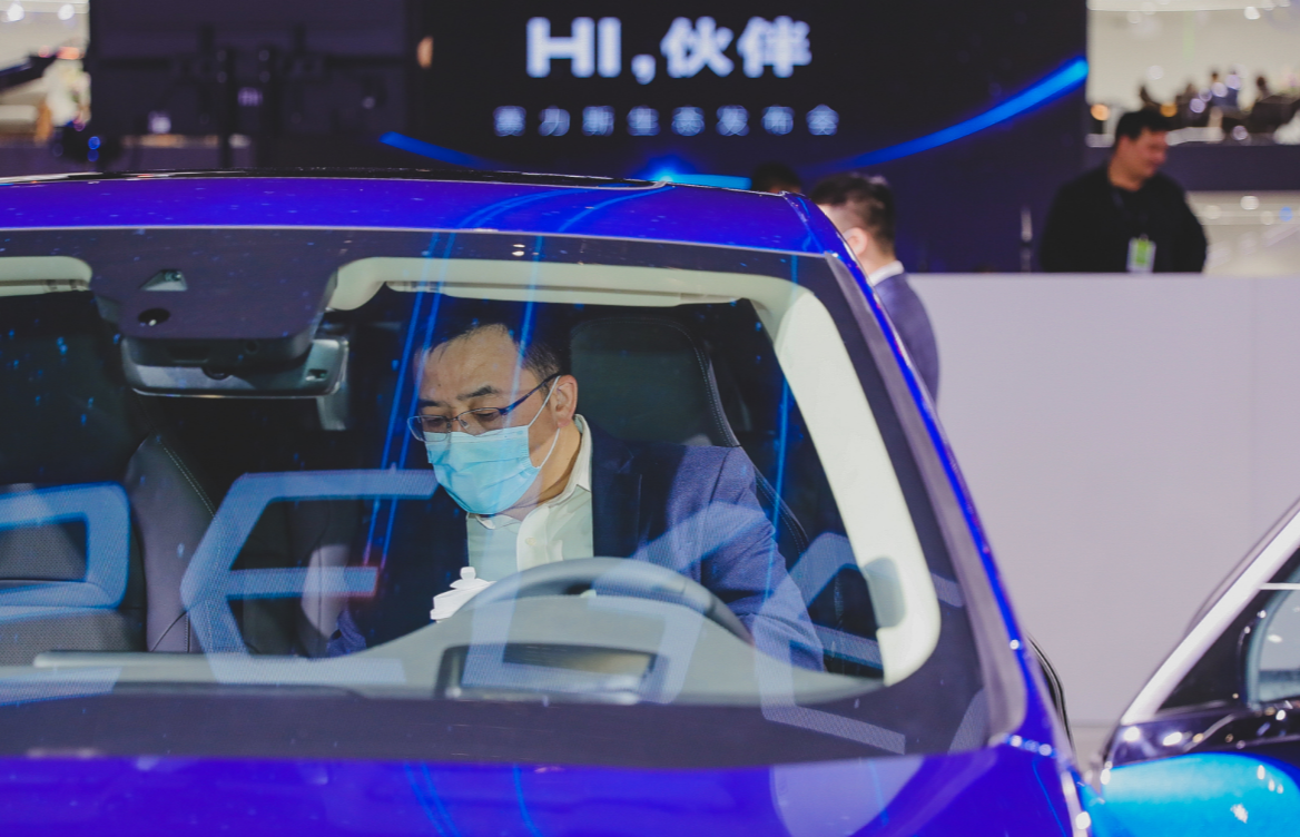 智慧出行战略升级：华为智选联手赛力斯推出高性能电驱轿跑SUV(图4)