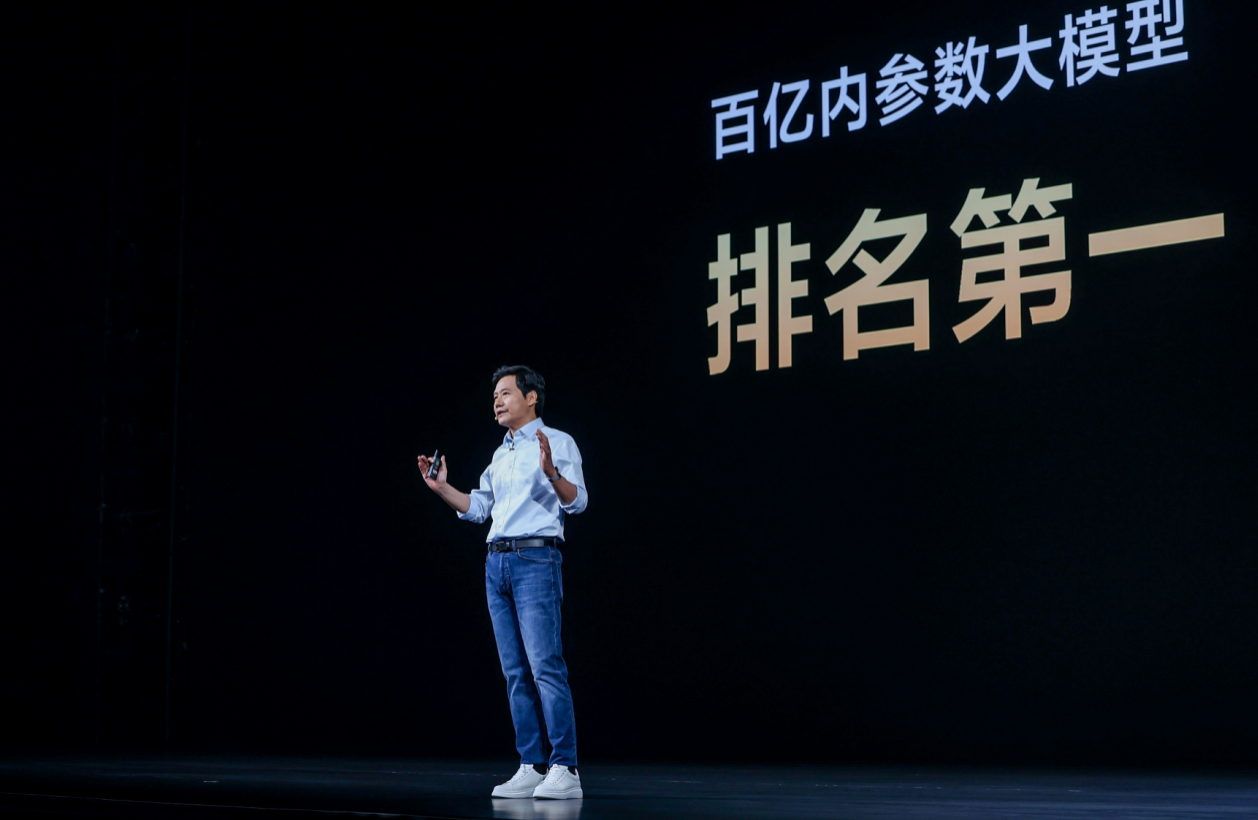  小米宣布科技战略升级，新一代折叠屏、仿生机器人、端侧大模型等重磅亮相(图3)
